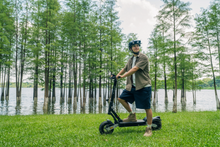 Load image into Gallery viewer, Joyor T12 – Trottinette électrique • 800 W · 55 km d’autonomie annoncée – photo 6